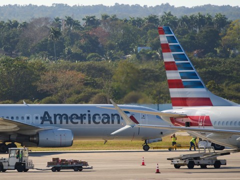 American Airlines, affecté par le pétrole, relève ses prévisions