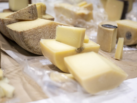 Les exportations de la Suisse se sont repliées en février