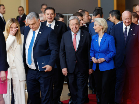 Prêt à l'Ukraine: le sommet européen échoue à rallier Orban