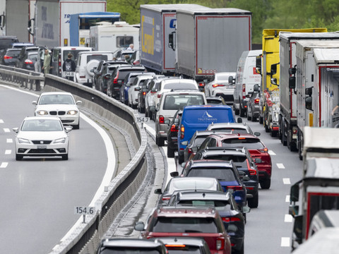 Le Parlement valide une taxe de transit à travers la Suisse