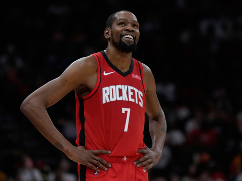 Les Rockets stoppent les Hawks