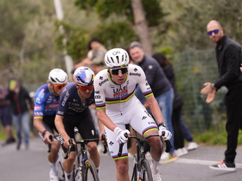 Milan - San Remo: Tadej Pogacar gagne malgré une chute
