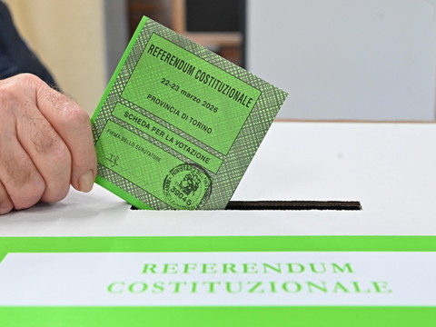 Les Italiens votent sur une réforme judiciaire très débattue