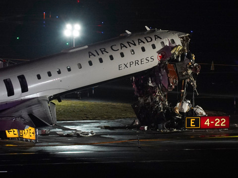 L'aéroport de New York LaGuardia fermé après une collision mortelle