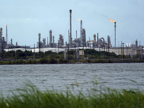 Etats-Unis: explosion dans une raffinerie de pétrole du Texas
