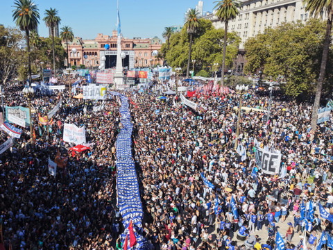 Important rassemblement pour les 50 ans du coup d'Etat en Argentine