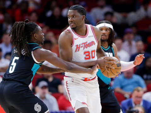Capela et les Rockets battus