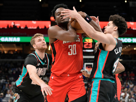 Houston s'impose à Memphis