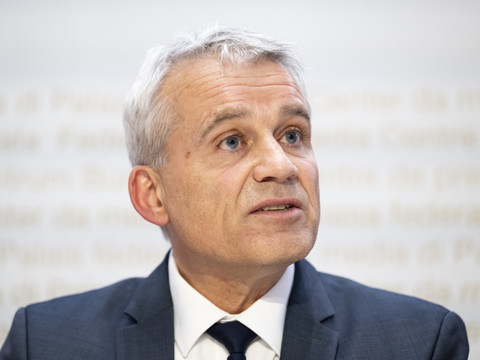 Moins de dossiers en suspens: le SEM supprime 83 postes