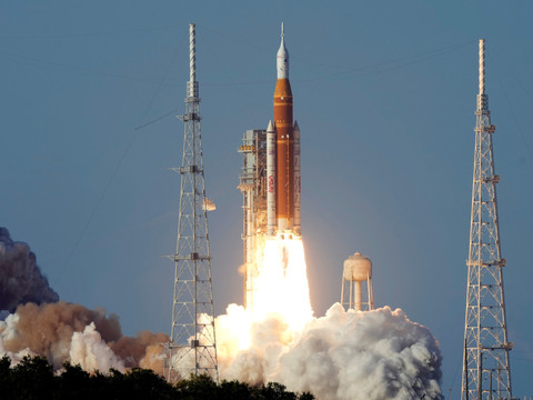 Les quatre astronautes de la mission Artémis II en route vers Lune
