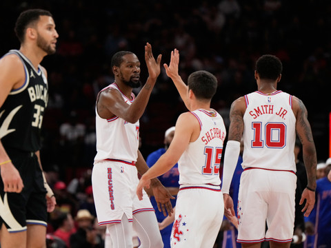 Un 4e succès d'affilée pour les Rockets