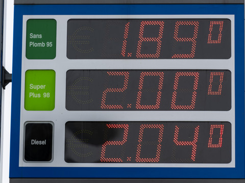 Les carburants alimentent un rebond de l'inflation en mars, à 0,3%