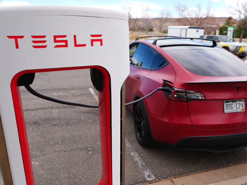 Tesla: ventes en hausse, mais en deçà des attentes