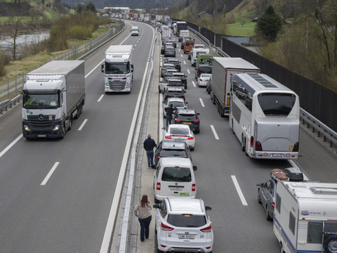 Tunnel du Gothard: 20 kilomètres d'embouteillages vendredi midi