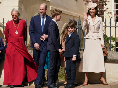 La famille royale britannique se montre unie à une messe de Pâques