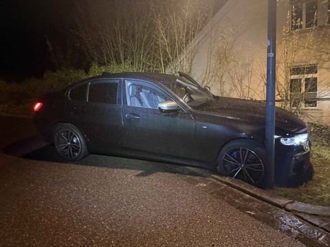 Turgi (AG): une BMW volée percute un lampadaire