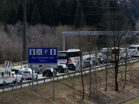 Douze kilomètres de bouchons au Gothard