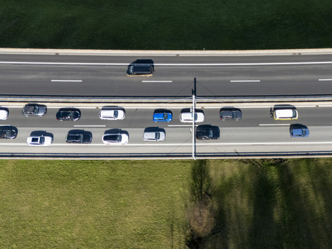 Gothard: les bouchons devant l'entrée sud du tunnel s'atténuent