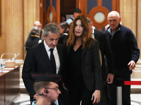 Procès libyen: Sarkozy pointe une 