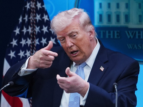 Trump s'en prend violemment à des figures de l'ultra droite