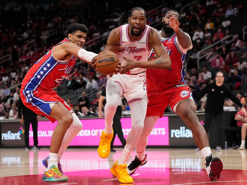 Le grand huit pour Houston et Clint Capela