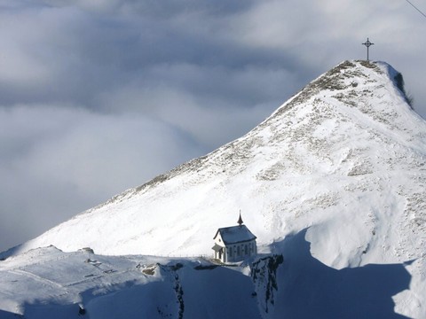 Nidwald: un jeune de 18 ans grièvement blessé dans une avalanche