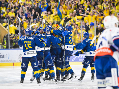 Davos rejoint Fribourg en finale des play-off
