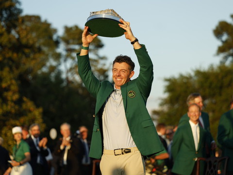 McIlroy remporte son deuxième Masters de suite, un exploit rare