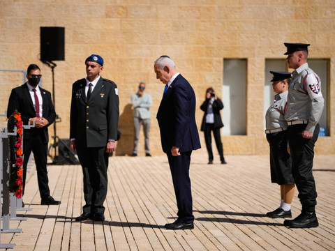 Israël se fige en hommage aux victimes de la Shoah