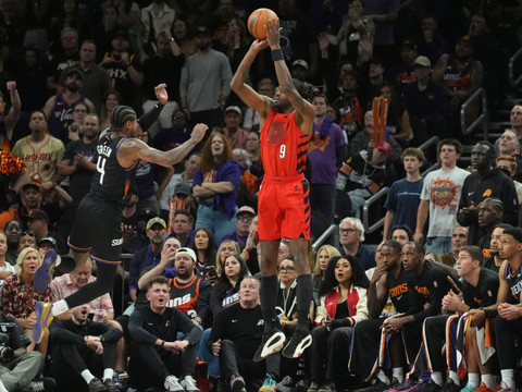 Portland passe en play-off, Charlotte y croit encore