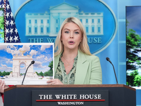 L'arche monumentale voulue par Trump officiellement baptisée