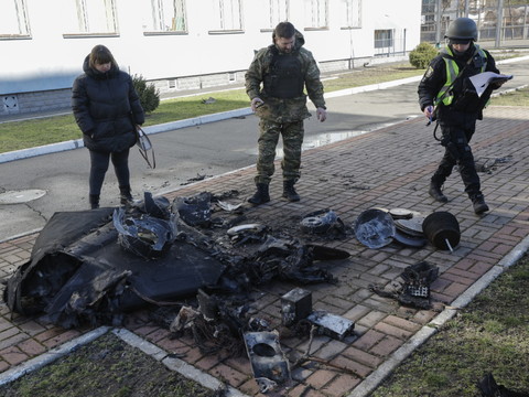 Trois Ukrainiens et deux Russes tués dans des frappes