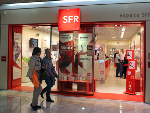 En France, les négociations pour la cession de SFR sont en cours