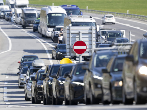 Les embouteillages au Gothard s'étendent sur dix kilomètres