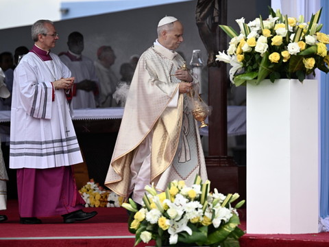 Le pape regrette que ses discours en Afrique soient mal interprétés