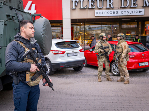 L'auteur présumé d'une fusillade à Kiev abattu: 6 morts
