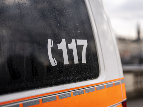 Un homme blessé retrouvé dans la rue dans le canton de Zurich