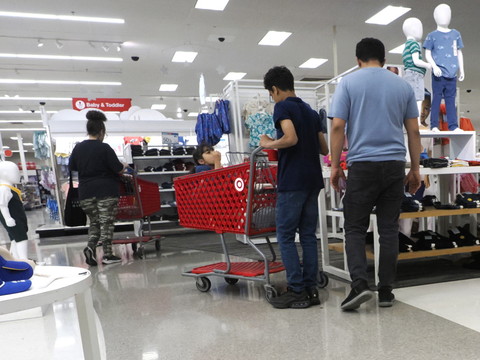 Etats-Unis: les ventes au détail supérieures aux attentes