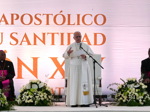 En Guinée équatoriale, le pape appelle au 