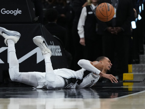 Houston s'incline encore contre les Lakers