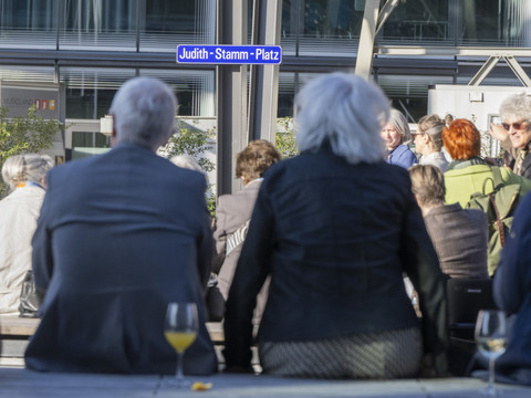 Lucerne baptise une place au nom de la politicienne Judith Stamm