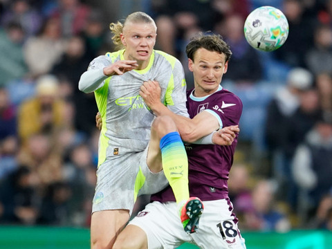 Manchester City dépasse Arsenal en tête de la Premier League