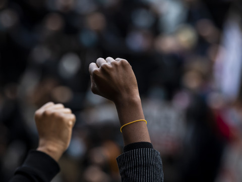 Les cas signalés de racisme en hausse en 2025, notamment à l'école