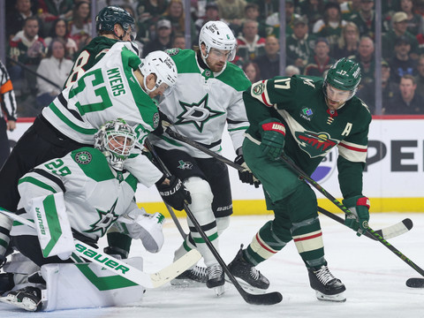 Minnesota revient à hauteur de Dallas au 1er tour des play-off