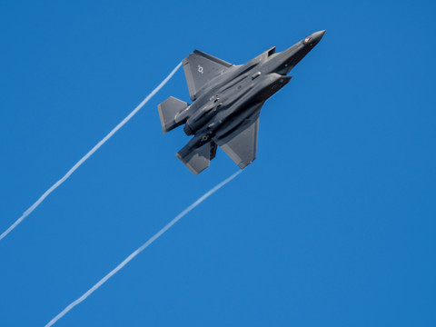 Une initiative populaire veut empêcher l'achat des F-35