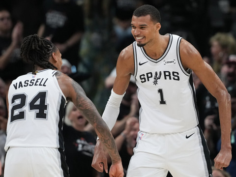 Les Spurs passent au 2e tour