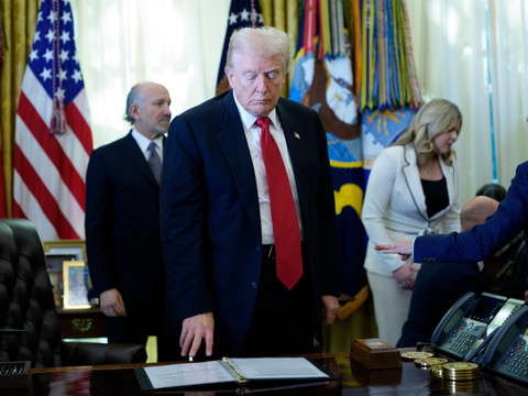 Porter un gilet pare-balles? Pas bon pour la ligne, répond Trump