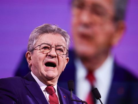 Mélenchon officialise sa candidature à la présidentielle 2027