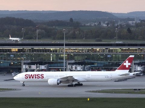 Suisses plus fiers que honteux de prendre l’avion