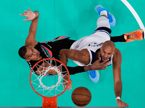 Les Spurs surpris par les Wolves